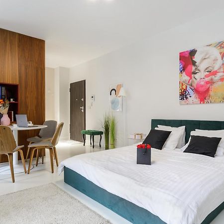 Modern Apartments With Access To The Pool Near Rondo Daszynskiego Station Warschau Exterior foto